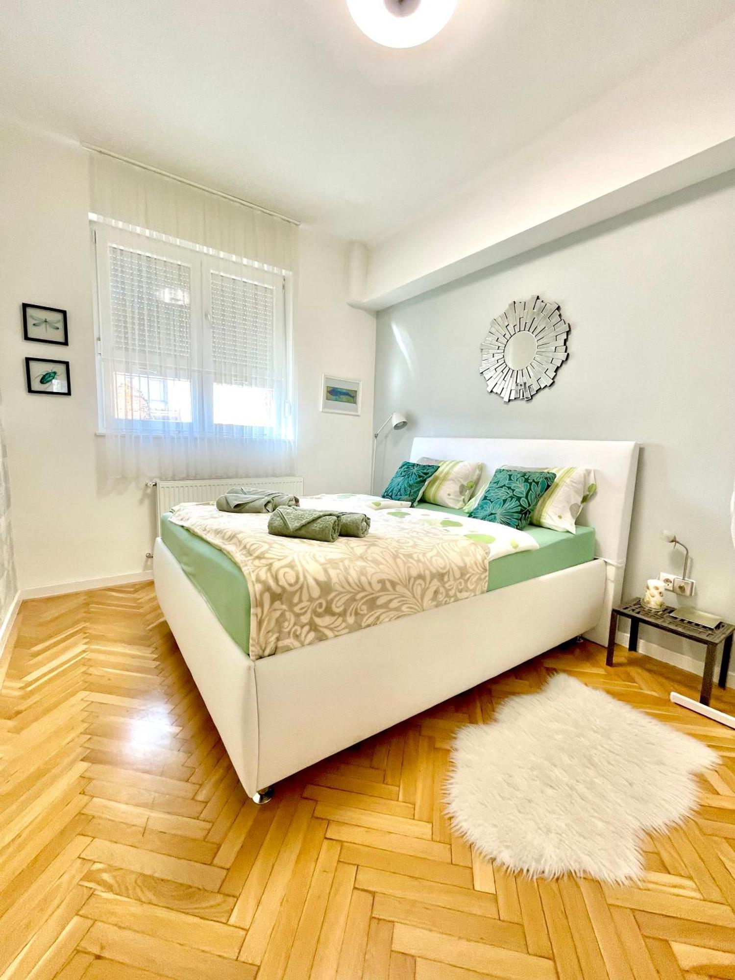 Mint Pearl Apartment 3 Rooms 2 Bathrooms At Kalvin Square Budapeşte Dış mekan fotoğraf