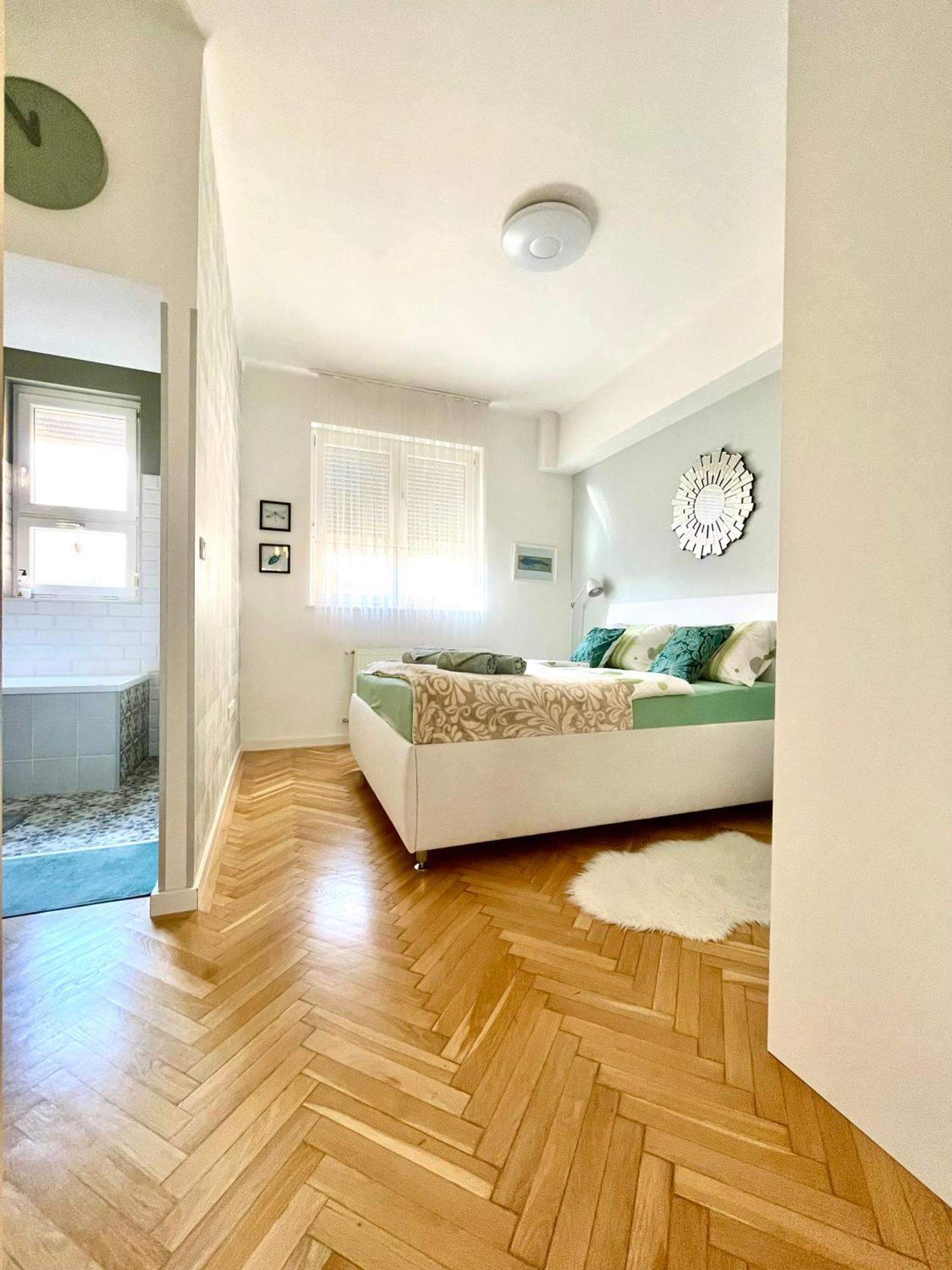 Mint Pearl Apartment 3 Rooms 2 Bathrooms At Kalvin Square Budapeşte Dış mekan fotoğraf